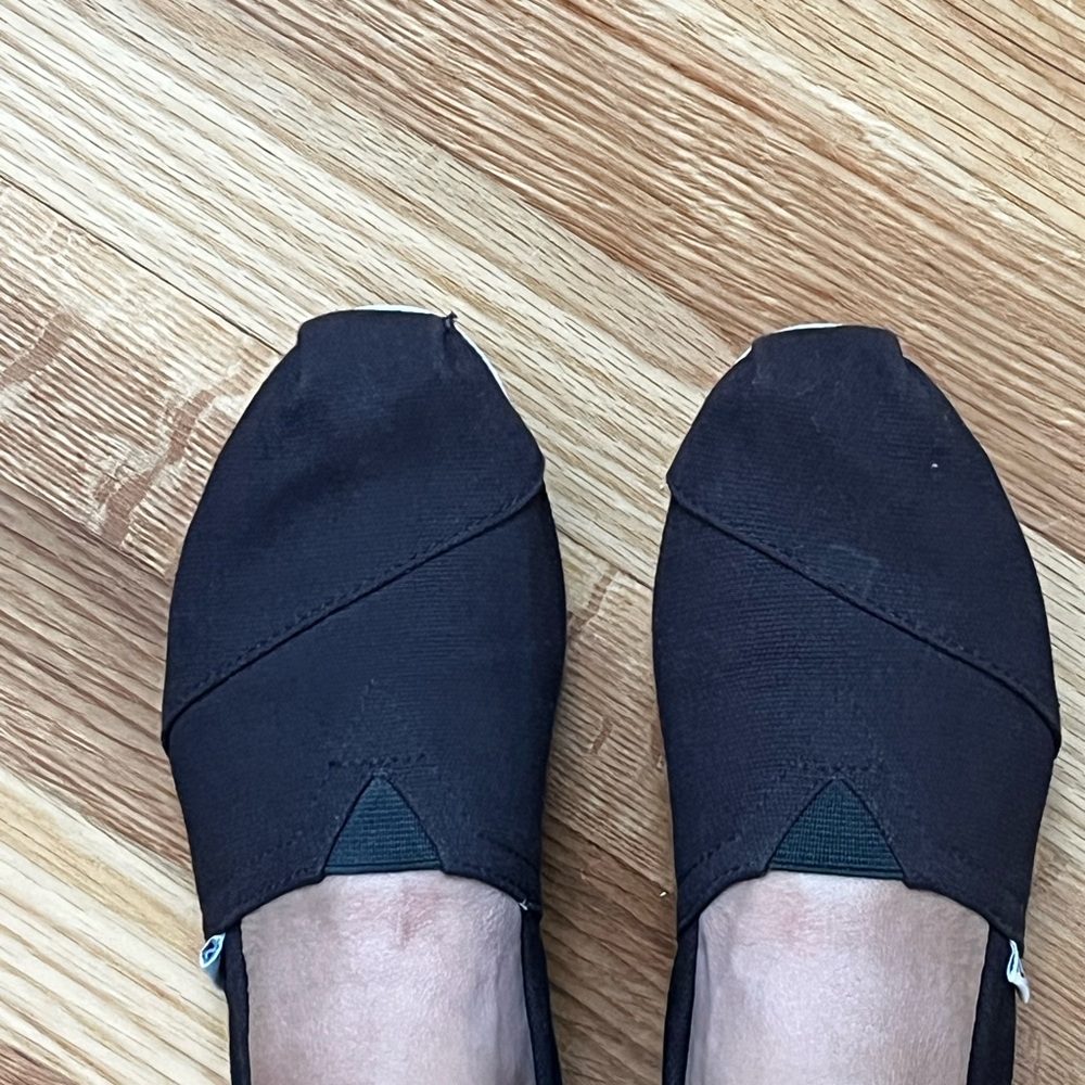 Women’s black Toms slip ons